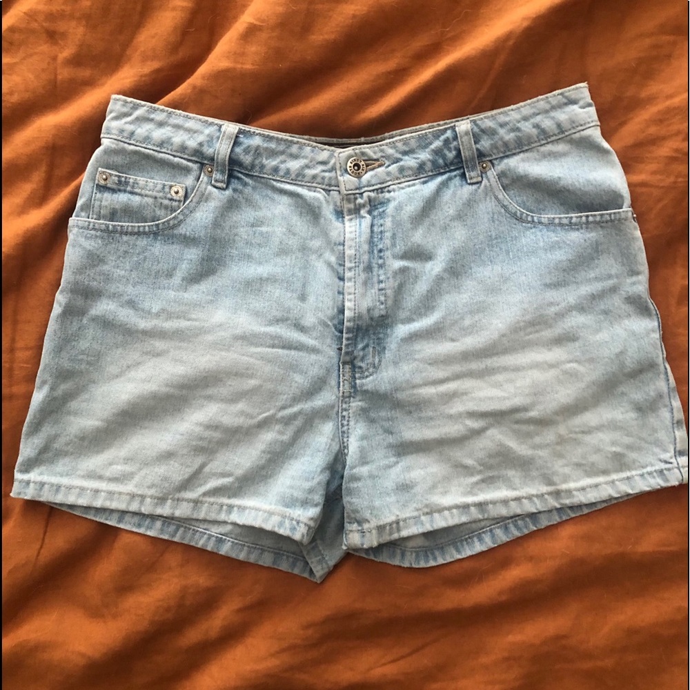 (SOLD) Vintage High Waisted Jean Shorts